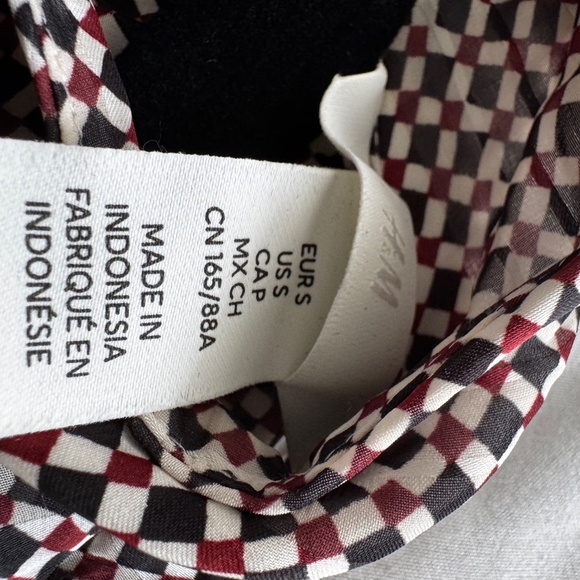 H&M Geometric Checkered High-Neck Satin Blouse – Size S (NWT) - Picture 9 of 9